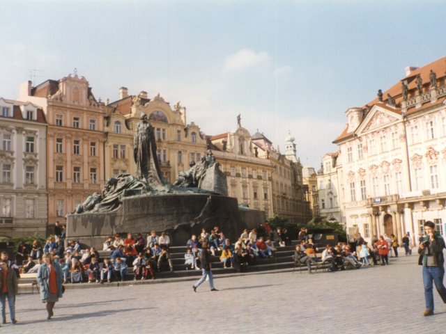 Viaggio d’istruzione a Innsbruck, Praga e Salisburgo - Un gruppo di alunni dell’Istituto partecipa al viaggio d’istruzione a Innsbruck, Praga e Salisburgo, accompagnati dai proff. Teresa Bray ed Enrico Rizzo e dal Preside Vincenzo De Filippis. Visita di Praga.Scarica il file