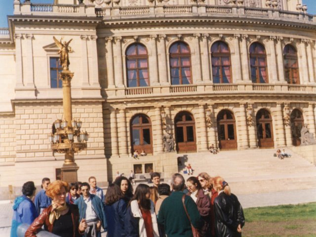 Viaggio d’istruzione a Innsbruck, Praga e Salisburgo - Un gruppo di alunni dell’Istituto partecipa al viaggio d’istruzione a Innsbruck, Praga e Salisburgo, accompagnati dai proff. Teresa Bray ed Enrico Rizzo e dal Preside Vincenzo De Filippis. Visita di Praga.Scarica il file