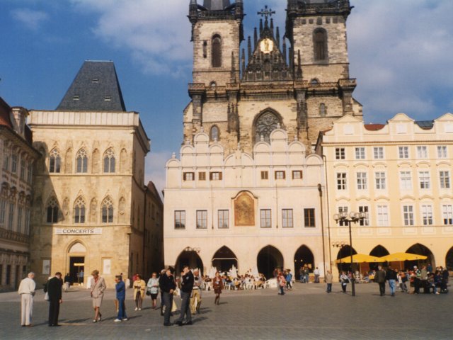 Viaggio d’istruzione a Innsbruck, Praga e Salisburgo - Un gruppo di alunni dell’Istituto partecipa al viaggio d’istruzione a Innsbruck, Praga e Salisburgo, accompagnati dai proff. Teresa Bray ed Enrico Rizzo e dal Preside Vincenzo De Filippis. Visita di Praga.Scarica il file