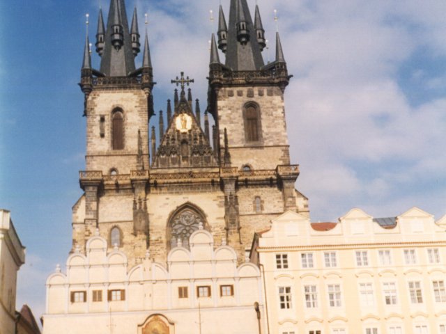 Viaggio d’istruzione a Innsbruck, Praga e Salisburgo - Un gruppo di alunni dell’Istituto partecipa al viaggio d’istruzione a Innsbruck, Praga e Salisburgo, accompagnati dai proff. Teresa Bray ed Enrico Rizzo e dal Preside Vincenzo De Filippis. Visita di Praga.Scarica il file