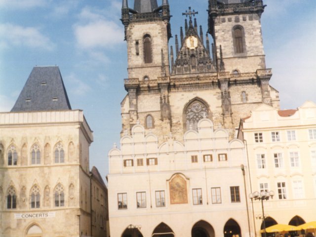 Viaggio d’istruzione a Innsbruck, Praga e Salisburgo - Un gruppo di alunni dell’Istituto partecipa al viaggio d’istruzione a Innsbruck, Praga e Salisburgo, accompagnati dai proff. Teresa Bray ed Enrico Rizzo e dal Preside Vincenzo De Filippis. Visita di Praga.Scarica il file