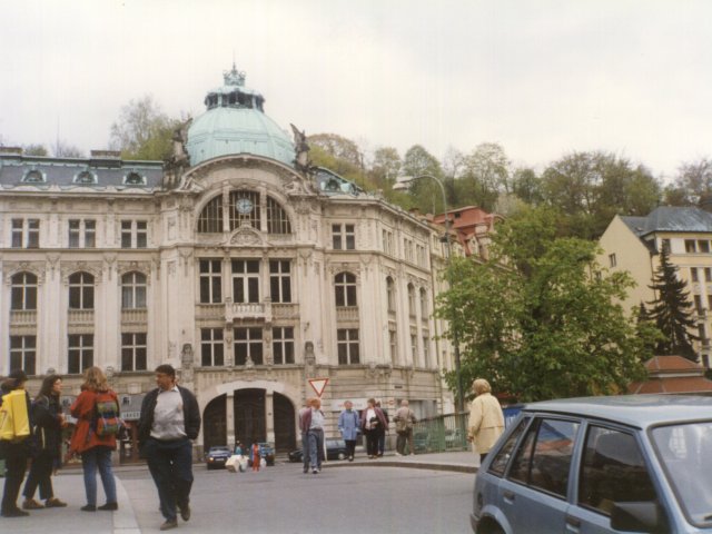 Viaggio d’istruzione a Innsbruck, Praga e Salisburgo - Un gruppo di alunni dell’Istituto partecipa al viaggio d’istruzione a Innsbruck, Praga e Salisburgo, accompagnati dai proff. Teresa Bray ed Enrico Rizzo e dal Preside Vincenzo De Filippis. Visita alle Terme di Karlsbad.Scarica il file