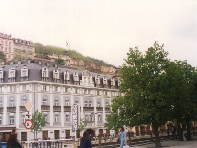 Viaggio d’istruzione a Innsbruck, Praga e Salisburgo - Un gruppo di alunni dell’Istituto partecipa al viaggio d’istruzione a Innsbruck, Praga e Salisburgo, accompagnati dai proff. Teresa Bray ed Enrico Rizzo e dal Preside Vincenzo De Filippis. Visita alle Terme di Karlsbad.Scarica il file