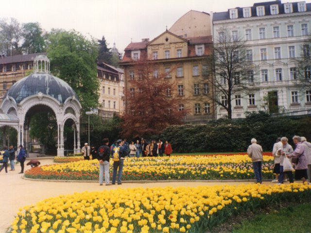 Viaggio d’istruzione a Innsbruck, Praga e Salisburgo - Un gruppo di alunni dell’Istituto partecipa al viaggio d’istruzione a Innsbruck, Praga e Salisburgo, accompagnati dai proff. Teresa Bray ed Enrico Rizzo e dal Preside Vincenzo De Filippis. Visita alle Terme di Karlsbad.Scarica il file