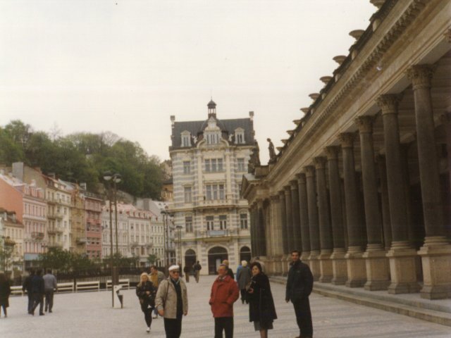 Viaggio d’istruzione a Innsbruck, Praga e Salisburgo - Un gruppo di alunni dell’Istituto partecipa al viaggio d’istruzione a Innsbruck, Praga e Salisburgo, accompagnati dai proff. Teresa Bray ed Enrico Rizzo e dal Preside Vincenzo De Filippis. Visita alle Terme di Karlsbad.Scarica il file