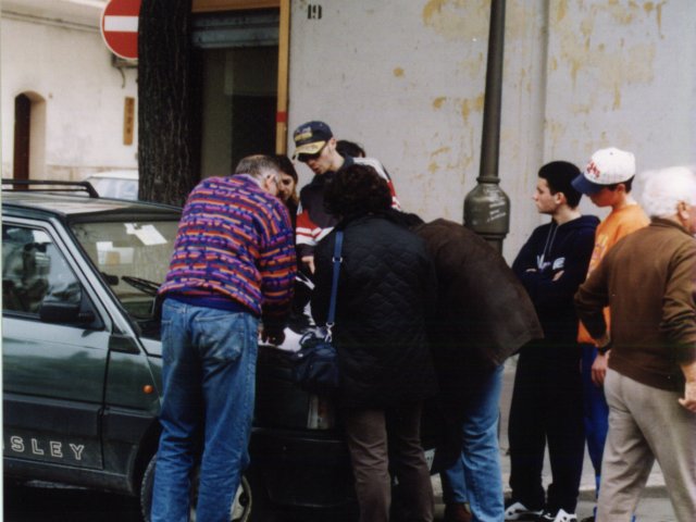 Giornata dell’arte e della creatività - Indetta dal Ministero della Pubblica Istruzione, si svolge, nelle strade di Grottaglie, la Giornata dell’Arte e della Creatività. Gli studenti realizzano i loro lavori per strada attraendo l’attenzione dei passanti. L’attività artistica si sviluppa su un Scarica il file