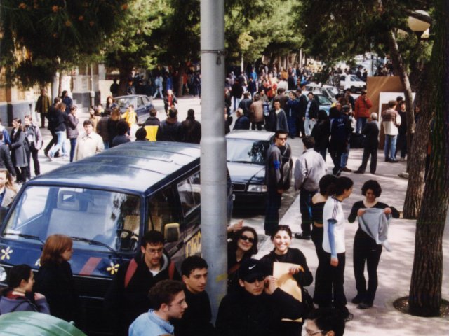 Giornata dell’arte e della creatività - Indetta dal Ministero della Pubblica Istruzione, si svolge, nelle strade di Grottaglie, la Giornata dell’Arte e della Creatività. Gli studenti realizzano i loro lavori per strada attraendo l’attenzione dei passanti. L’attività artistica si sviluppa su un Scarica il file