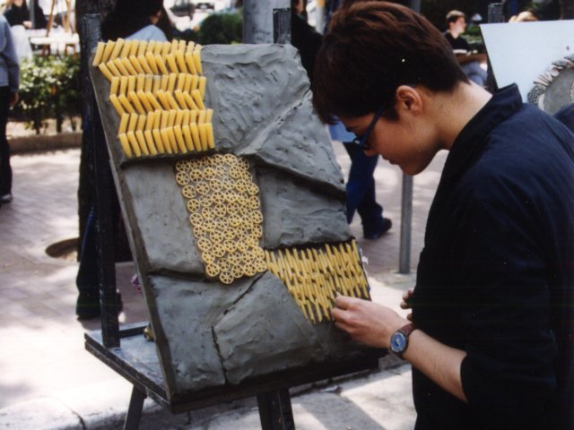 Giornata dell’arte e della creatività - Indetta dal Ministero della Pubblica Istruzione, si svolge, nelle strade di Grottaglie, la Giornata dell’Arte e della Creatività. Gli studenti realizzano i loro lavori per strada attraendo l’attenzione dei passanti. L’attività artistica si sviluppa su un Scarica il file