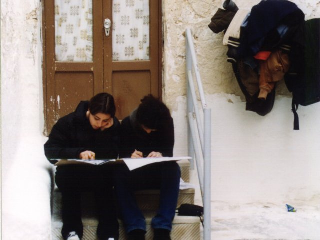 Giornata dell’arte e della creatività - Indetta dal Ministero della Pubblica Istruzione, si svolge, nelle strade di Grottaglie, la Giornata dell’Arte e della Creatività. Gli studenti realizzano i loro lavori per strada attraendo l’attenzione dei passanti. L’attività artistica si sviluppa su un Scarica il file