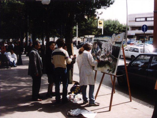 Giornata dell’arte e della creatività - Indetta dal Ministero della Pubblica Istruzione, si svolge, nelle strade di Grottaglie, la Giornata dell’Arte e della Creatività. Gli studenti realizzano i loro lavori per strada attraendo l’attenzione dei passanti. L’attività artistica si sviluppa su un Scarica il file