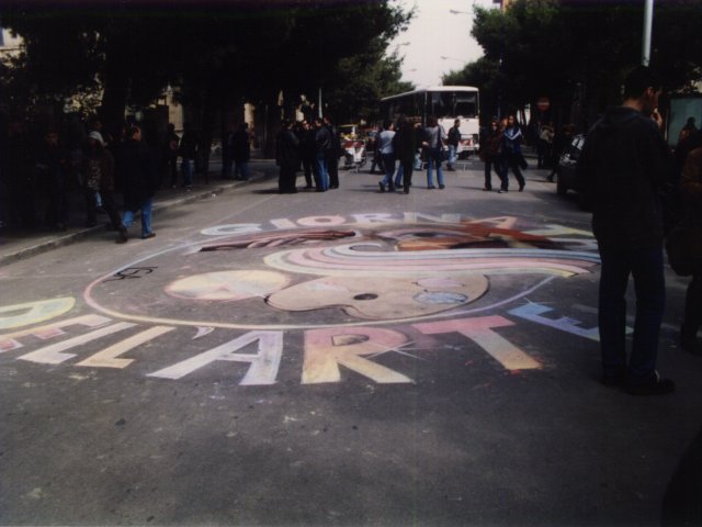 Giornata dell’Arte e della Creatività  - Indetta dal Ministero della Pubblica Istruzione, si svolge, nelle strade di Grottaglie, la Giornata dell’Arte e della Creatività. Gli studenti realizzano i loro lavori per strada attraendo l’attenzione dei passanti. L’attività artistica si sviluppa su un Scarica il file