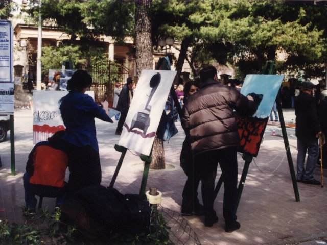 Giornata dell’Arte e della Creatività  - Indetta dal Ministero della Pubblica Istruzione, si svolge, nelle strade di Grottaglie, la Giornata dell’Arte e della Creatività. Gli studenti realizzano i loro lavori per strada attraendo l’attenzione dei passanti. L’attività artistica si sviluppa su un Scarica il file