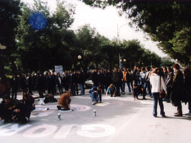 Giornata dell’Arte e della Creatività  - Indetta dal Ministero della Pubblica Istruzione, si svolge, nelle strade di Grottaglie, la Giornata dell’Arte e della Creatività. Gli studenti realizzano i loro lavori per strada attraendo l’attenzione dei passanti. L’attività artistica si sviluppa su un Scarica il file