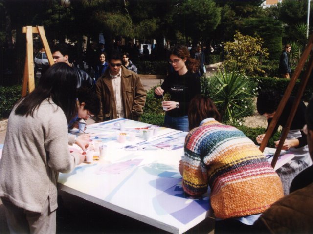 Giornata dell’Arte e della Creatività  - Indetta dal Ministero della Pubblica Istruzione, si svolge, nelle strade di Grottaglie, la Giornata dell’Arte e della Creatività. Gli studenti realizzano i loro lavori per strada attraendo l’attenzione dei passanti. L’attività artistica si sviluppa su un Scarica il file