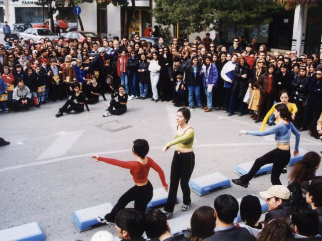 Giornata dell’Arte e della Creatività  - Indetta dal Ministero della Pubblica Istruzione, si svolge, nelle strade di Grottaglie, la Giornata dell’Arte e della Creatività. Gli studenti realizzano i loro lavori per strada attraendo l’attenzione dei passanti. L’attività artistica si sviluppa su un Scarica il file