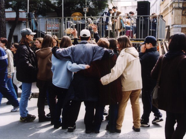 Giornata dell’Arte e della Creatività  - Indetta dal Ministero della Pubblica Istruzione, si svolge, nelle strade di Grottaglie, la Giornata dell’Arte e della Creatività. Gli studenti realizzano i loro lavori per strada attraendo l’attenzione dei passanti. L’attività artistica si sviluppa su un Scarica il file