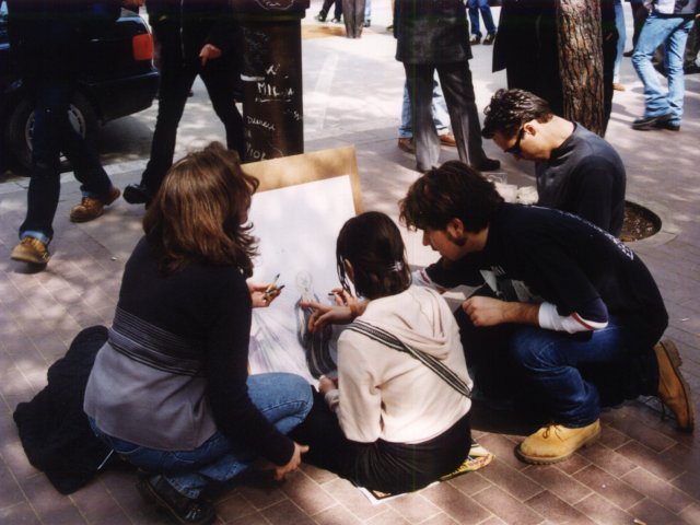 Giornata dell’Arte e della Creatività - Indetta dal Ministero della Pubblica Istruzione, si svolge, nelle strade di Grottaglie, la Giornata dell’Arte e della Creatività. Gli studenti realizzano i loro lavori per strada attraendo l’attenzione dei passanti. L’attività artistica si sviluppa su un Scarica il file