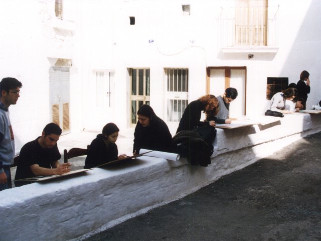 Giornata dell’Arte e della Creatività - Indetta dal Ministero della Pubblica Istruzione, si svolge, nelle strade di Grottaglie, la Giornata dell’Arte e della Creatività. Gli studenti realizzano i loro lavori per strada attraendo l’attenzione dei passanti. L’attività artistica si sviluppa su un Scarica il file