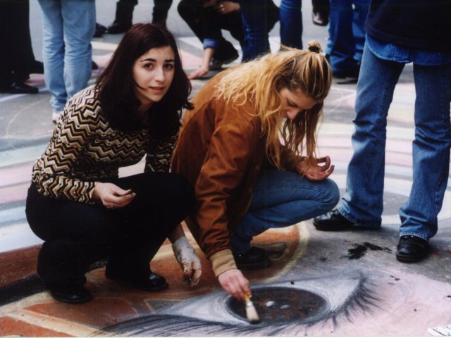 Giornata dell’Arte e della Creatività - Indetta dal Ministero della Pubblica Istruzione, si svolge, nelle strade di Grottaglie, la Giornata dell’Arte e della Creatività. Gli studenti realizzano i loro lavori per strada attraendo l’attenzione dei passanti. L’attività artistica si sviluppa su un Scarica il file