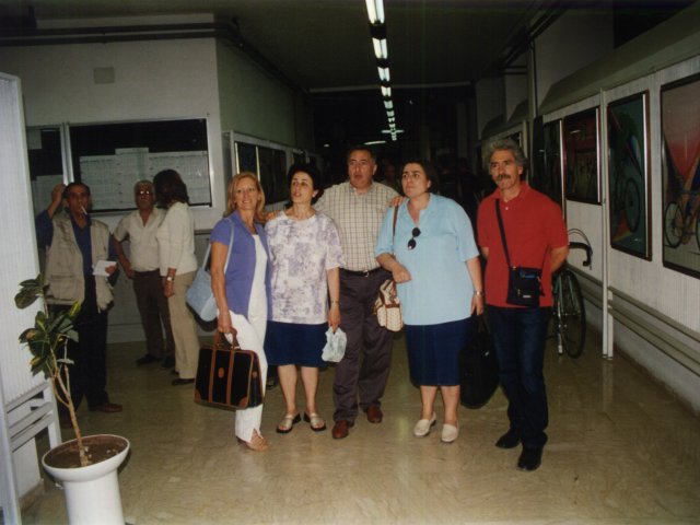 Mostra didattica “La bicicletta con poca fatica” - Curata dal prof. Francesco Manigrasso, si inaugura la mostra didattica “La bicicletta con poca fatica”. Nella foto da sinistra: i proff. Mariarita Straniero, Maria Nobile, Pasquale Chianura, Antonietta Nobile e Giuseppe Formuso.Scarica il file