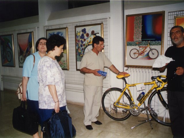 Mostra didattica “La bicicletta con poca fatica” - Curata dal prof. Francesco Manigrasso, si inaugura la mostra didattica “La bicicletta con poca fatica”. Nella foto da sinistra: proff. Antonietta Nobile, Maria Nobile, Domenico Pinto e Eduardo Spagnulo.Scarica il file